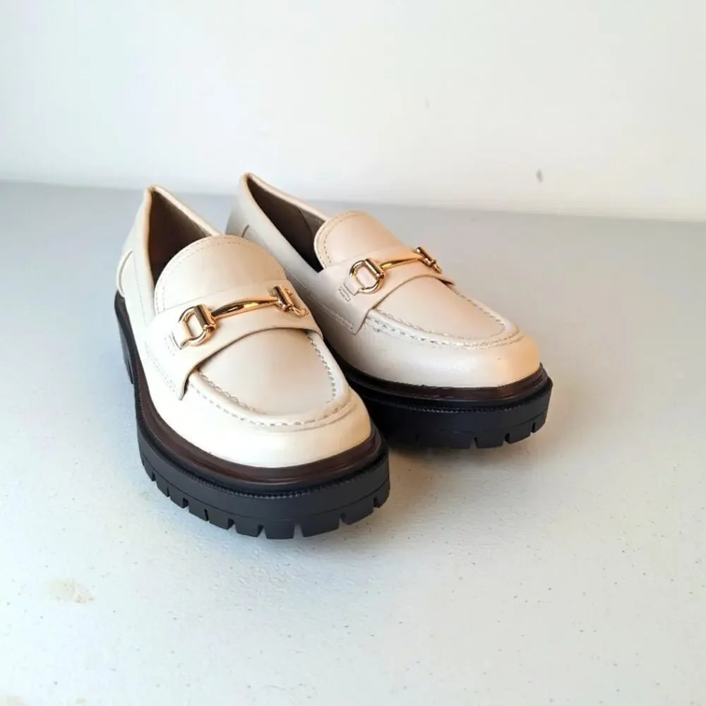 NWT  Soda Theos Chunky White Loafers - 8.5